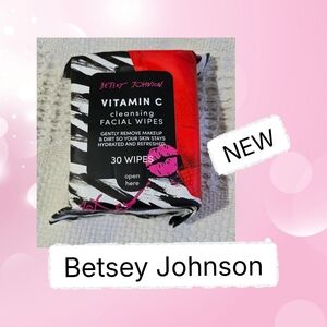 Betsey Johnson Vitamin C Facial Wipes